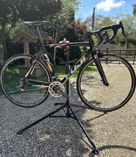 Fuji roubaix road bike 56cm - road,